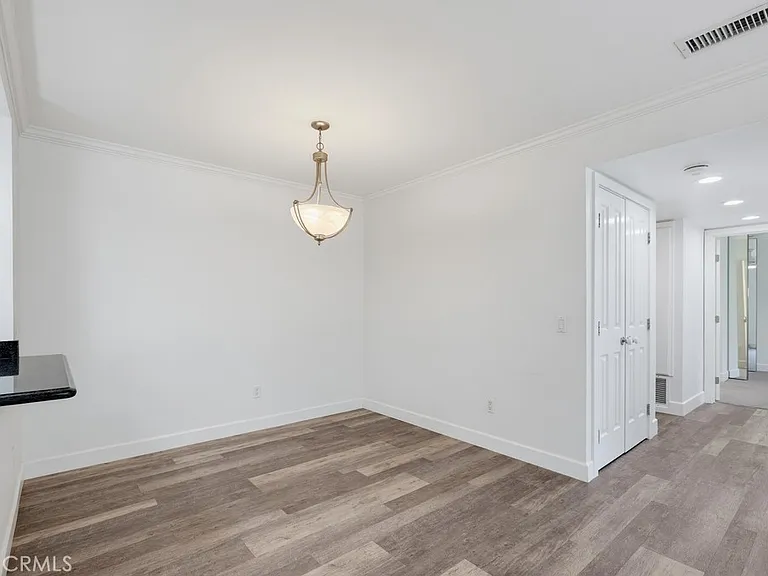 23411 Cambridge Rd — Photo 9