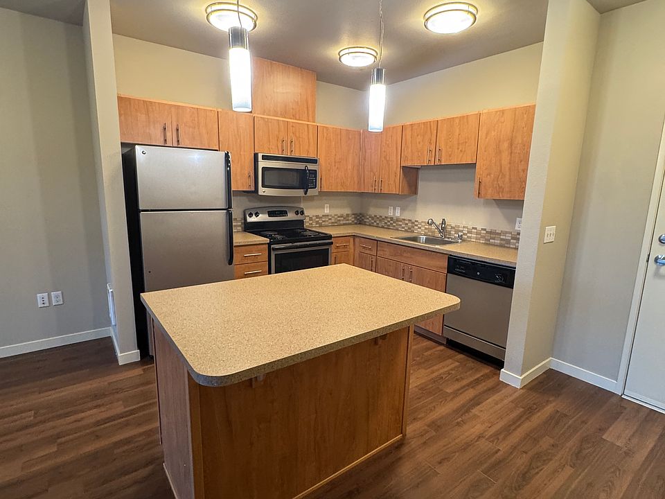 1st image of 975 NE Discovery Dr Unit 310