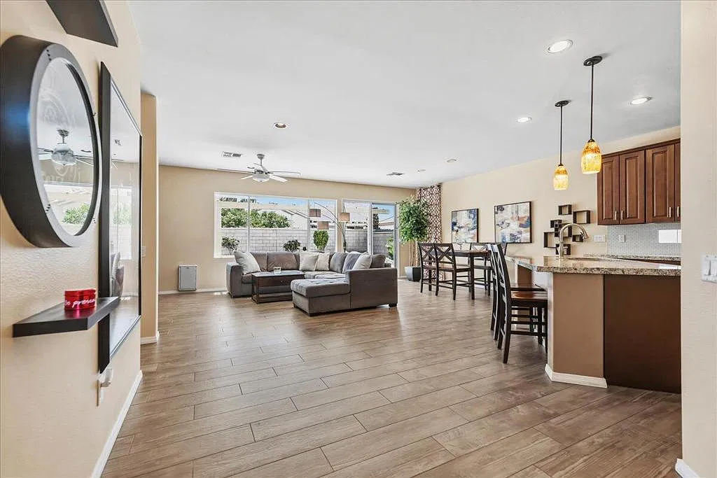 3 bed, 1664 sqft, $3,000 — Photo 4