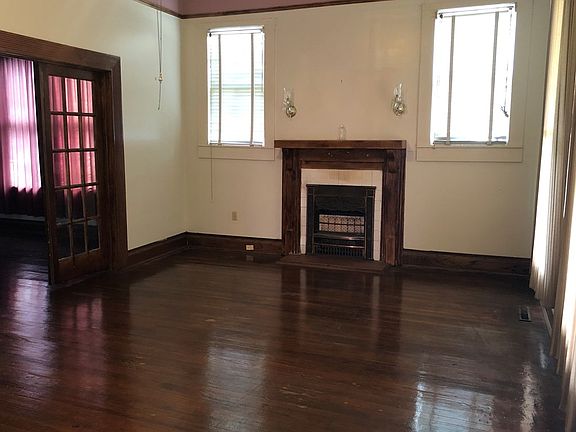5th image of 374 E Plum St