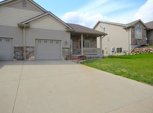 2230 Fountain Crest Dr, Pleasant Hill, IA 50327