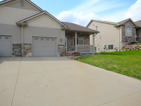 2230 Fountain Crest Dr, Pleasant Hill, IA 50327