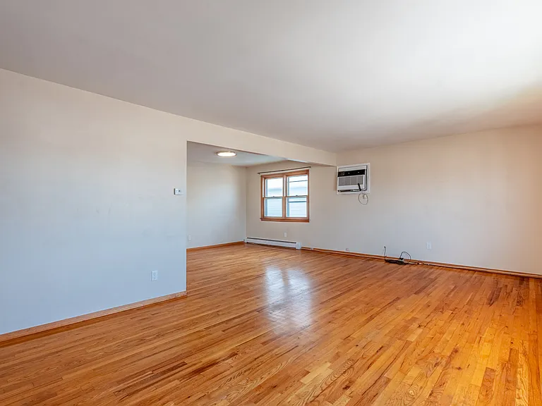 430 Sylvan St #1 — Photo 3