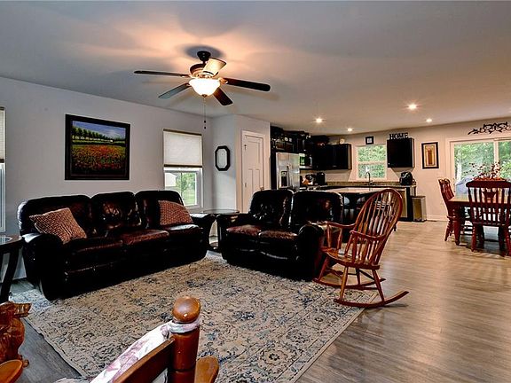 3rd image of 225 Valley Gate Ln
