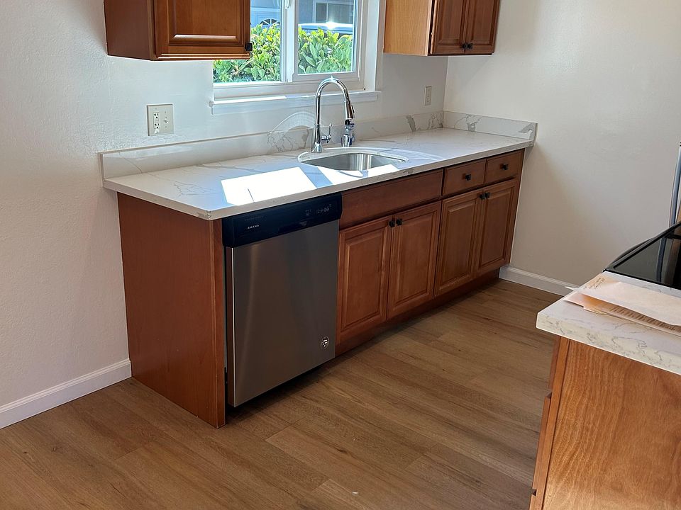 1st image of 864 Bucknam Ave
