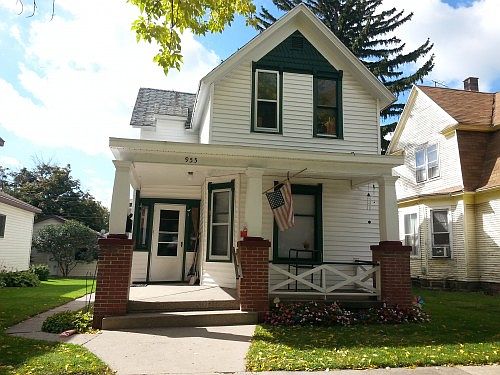 1st image of 955 Tamarack Ave NW