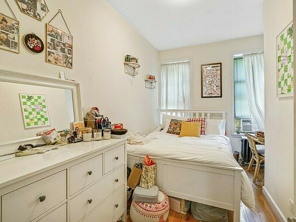 4th image of 18 1st Ave APT 3