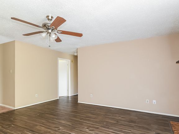 3rd image of 20203 Seablossom Ln