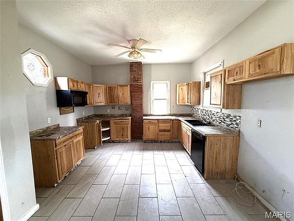 2nd image of 946 Union St