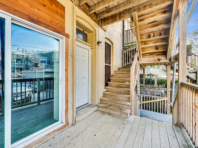 1138 W Addison St #1 — Photo 25