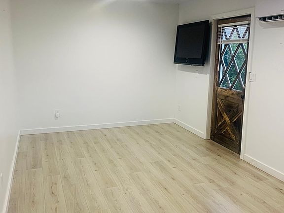 3rd image of 3020B S Melrose St