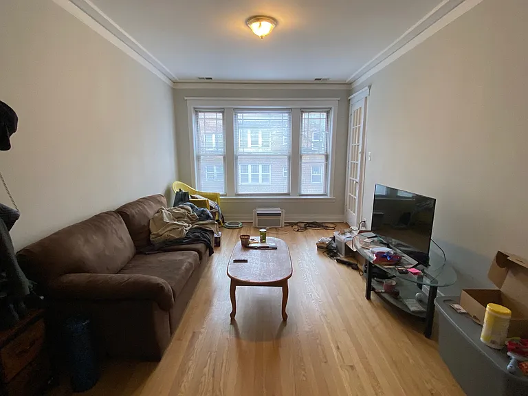 6742 N Lakewood Ave #3 — Photo 3