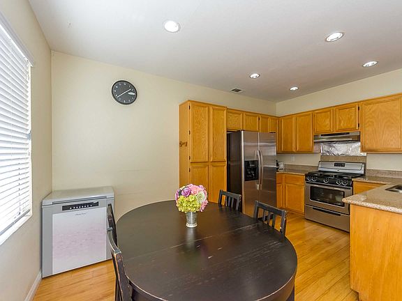 3rd image of 1040 Sungold Ct