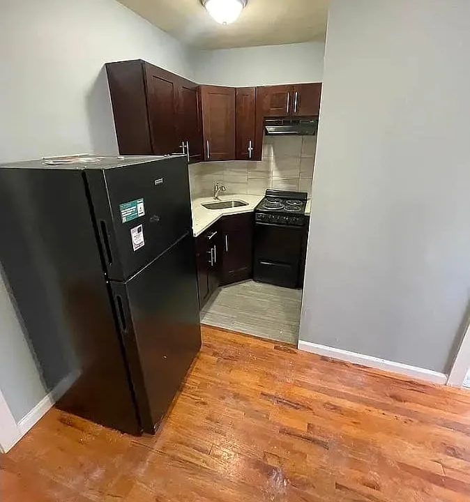 30 Gladstone Ave #4