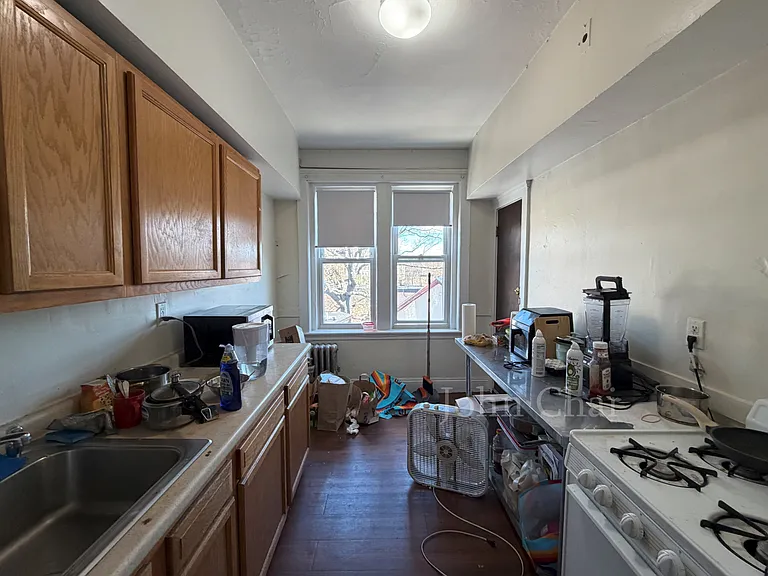 127 Sutherland Rd #I — Photo 19