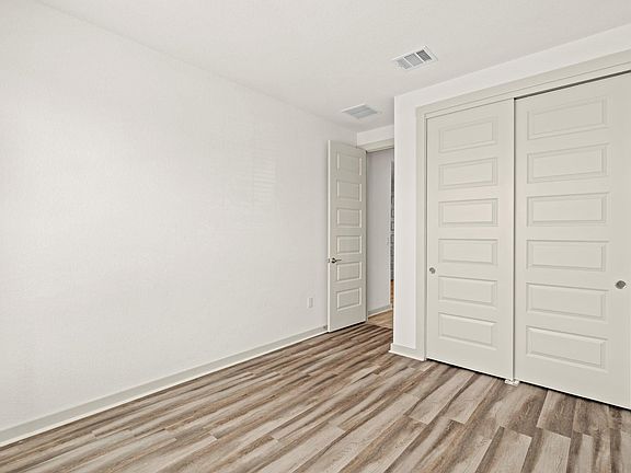 5th image of 221 Indian Shoal Dr