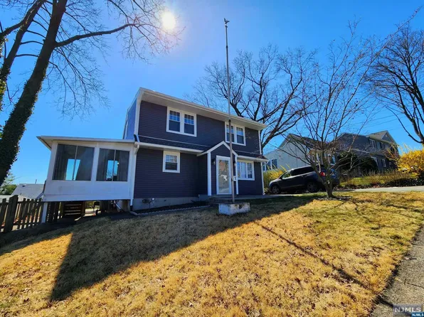 9 Woods End Rd, Clifton, NJ 07012