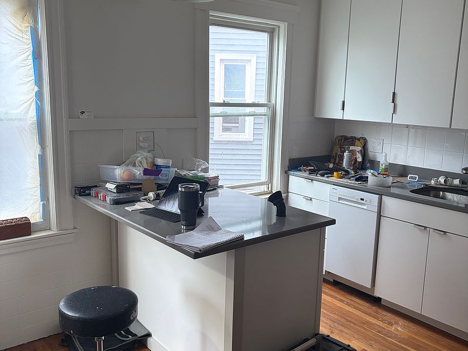 1st image of 34 Adrian St APT 2