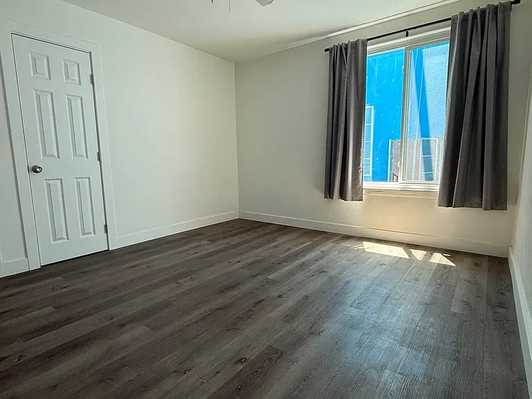 15 N Raymond Ave #13 — Photo 4