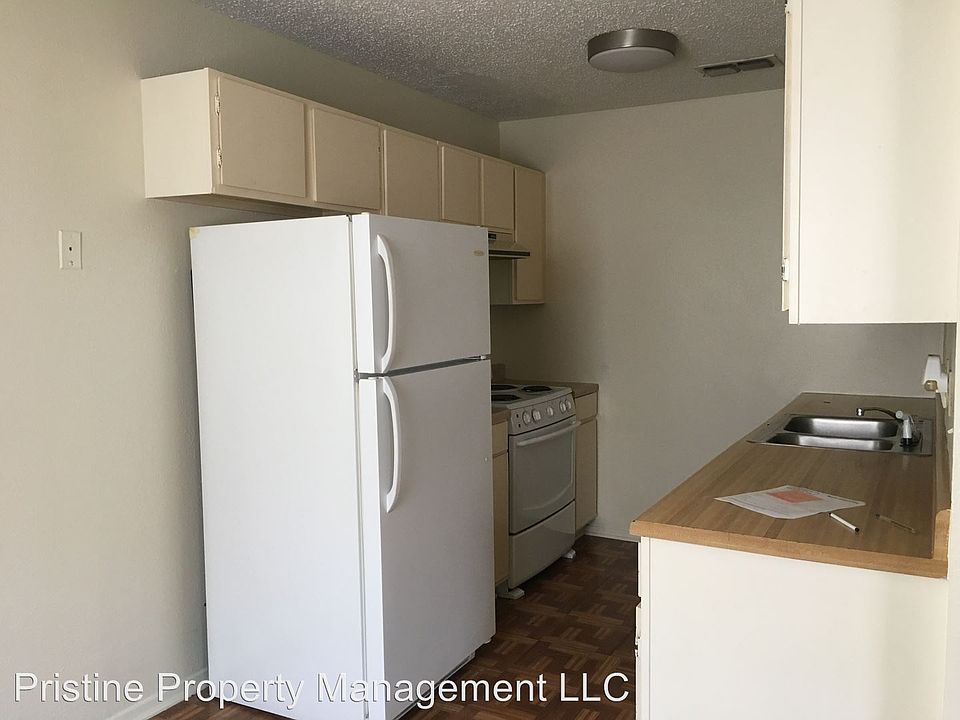 1st image of 302 S Green St APT 16