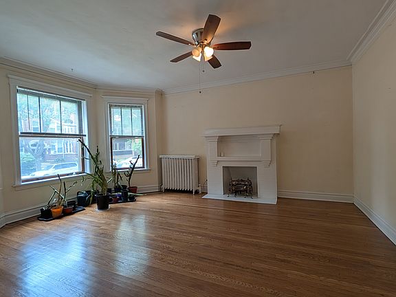 2nd image of 1304 W Elmdale Ave #1