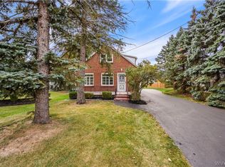 992 Borden Rd, Depew, NY 14043