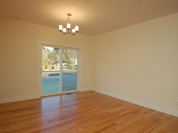 4th image of 30 Sheffield Way #3E