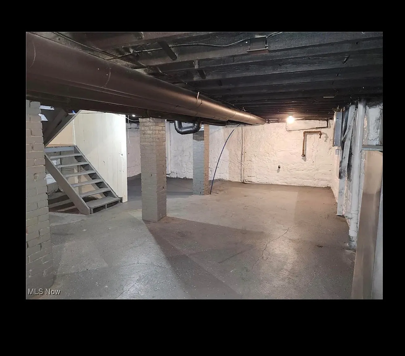 6 bed, 1888 sqft, $2,200 — Photo 2