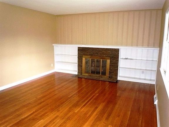 4th image of 212 Stratford Dr