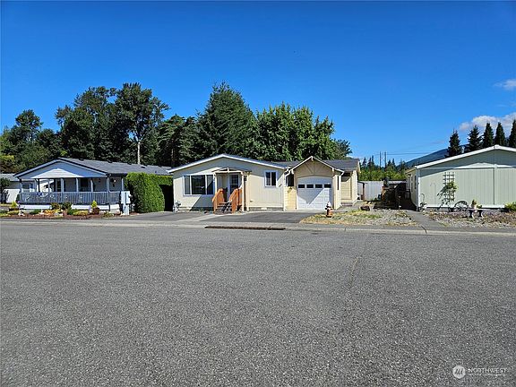 2nd image of 869 Carriage Court #28