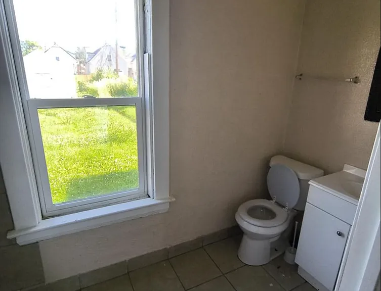 415 Everett St — Photo 6