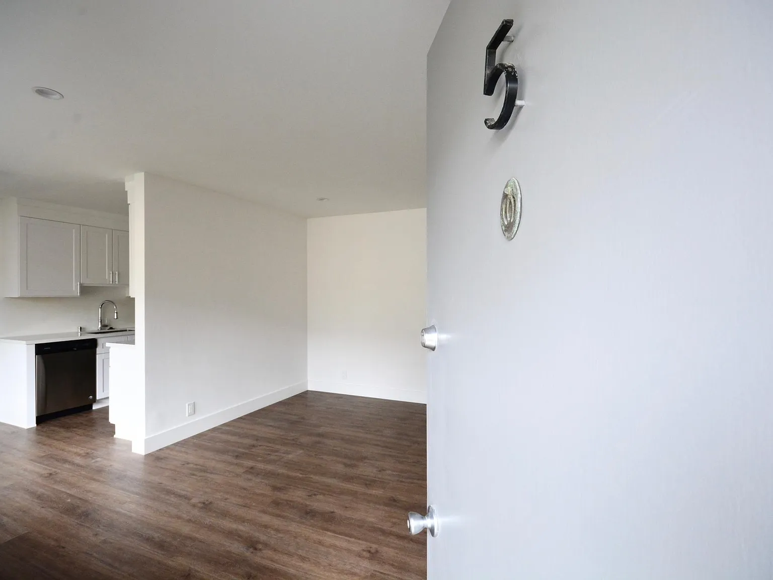 2 bed, 1010 sqft, $3,995 — Photo 2
