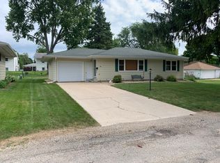 410 Park Ct, Morrison, IL