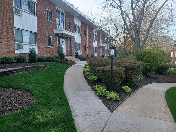 200 Lexington Ave APT 4D, Oyster Bay, NY 11771