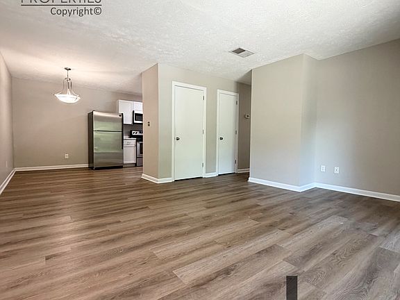 5th image of 1325 Gray Hawk Rd APT 6