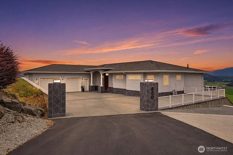 4th image of 880 Bella Vista Lane