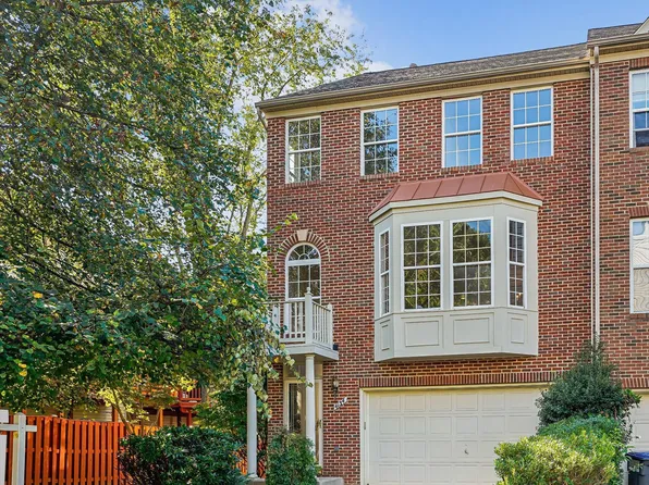 4134 Leclair Ct, Fairfax, VA 22033