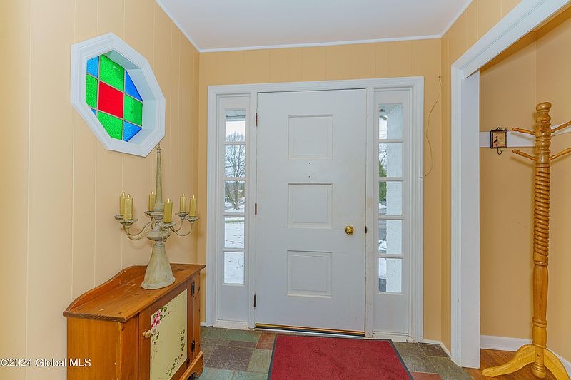 3rd image of 827 Maxwell Drive