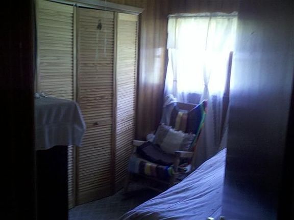 5th image of 2831 Graves Ave