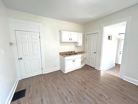 2nd image of 807-809 W Ash St