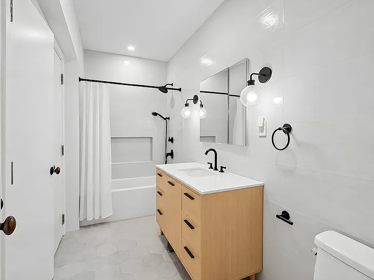 22 Warren St #4 — Photo 12