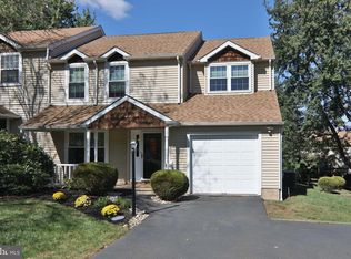 28 Tree Bark Ln, Holland, PA 18966