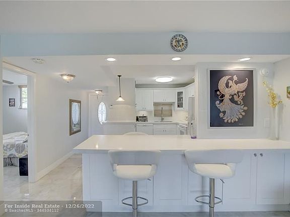 3rd image of 9811 N Hollybrook Lake Dr APT 101