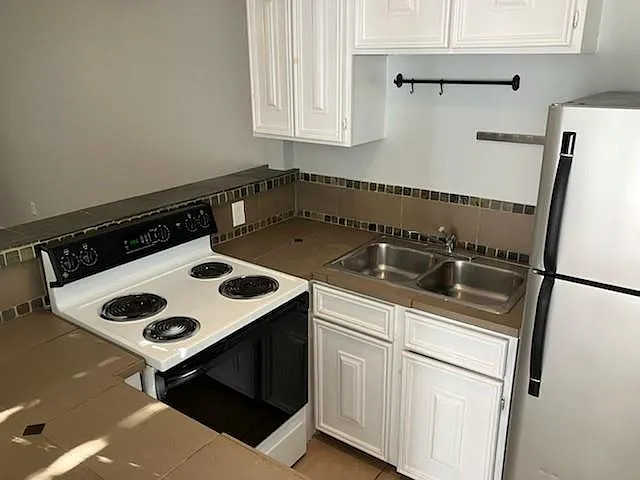 543 W 27th St #C — Photo 6