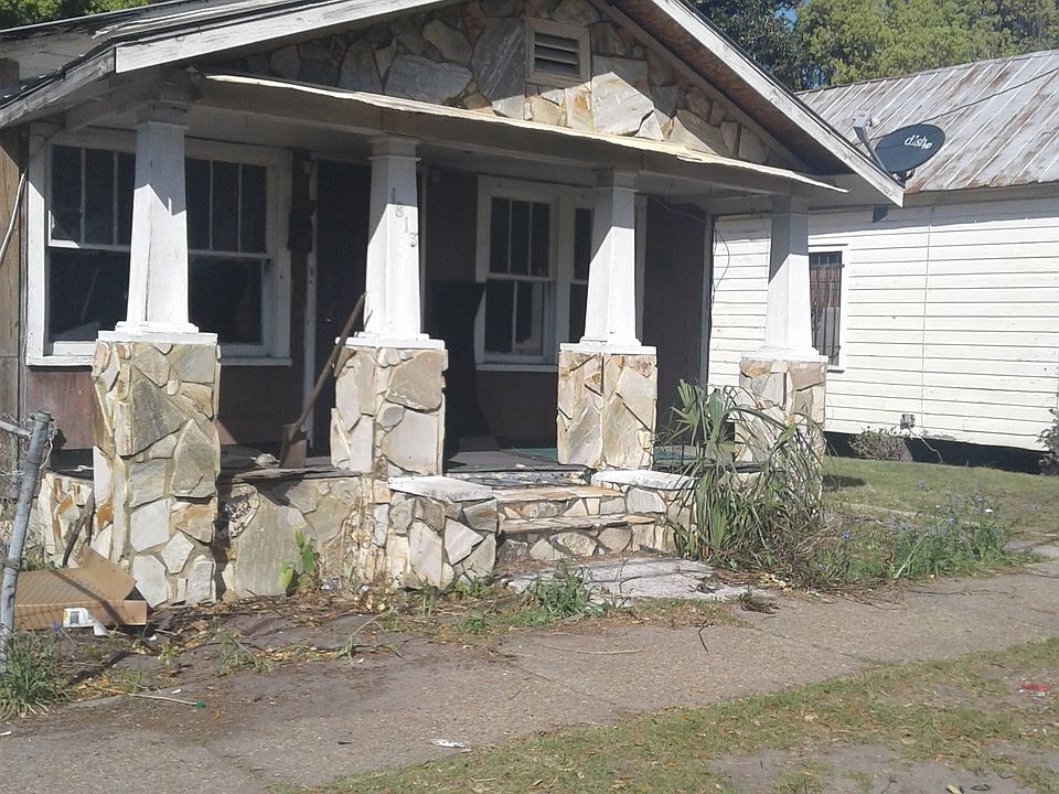 2nd image of 1813 Albany St