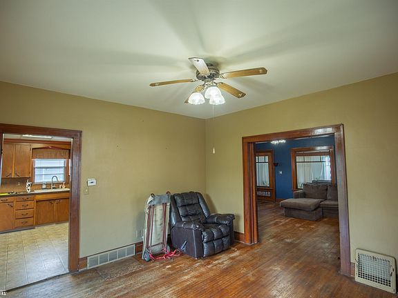 5th image of 317 E Lucas St