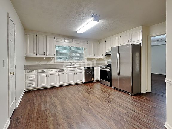 3rd image of 2860 Cove Crossing Dr