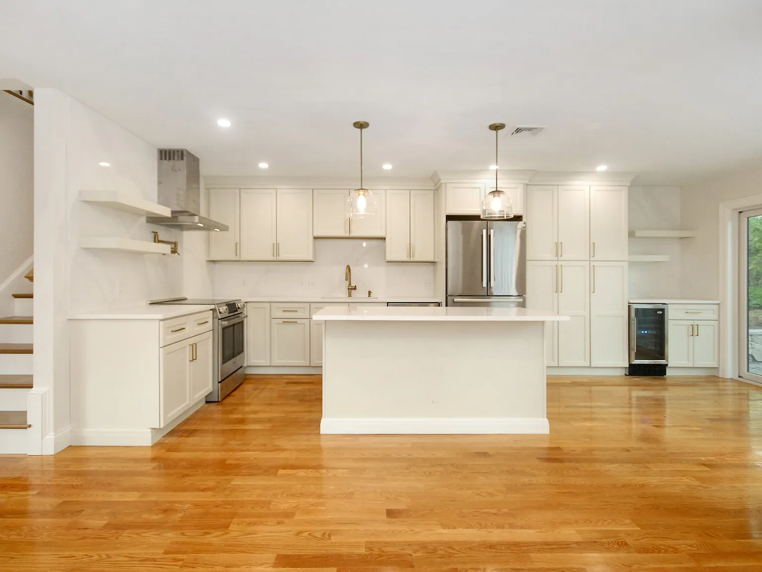 3 bed, 2.5 bath, 1528 sqft, $4,500 — Photo 2