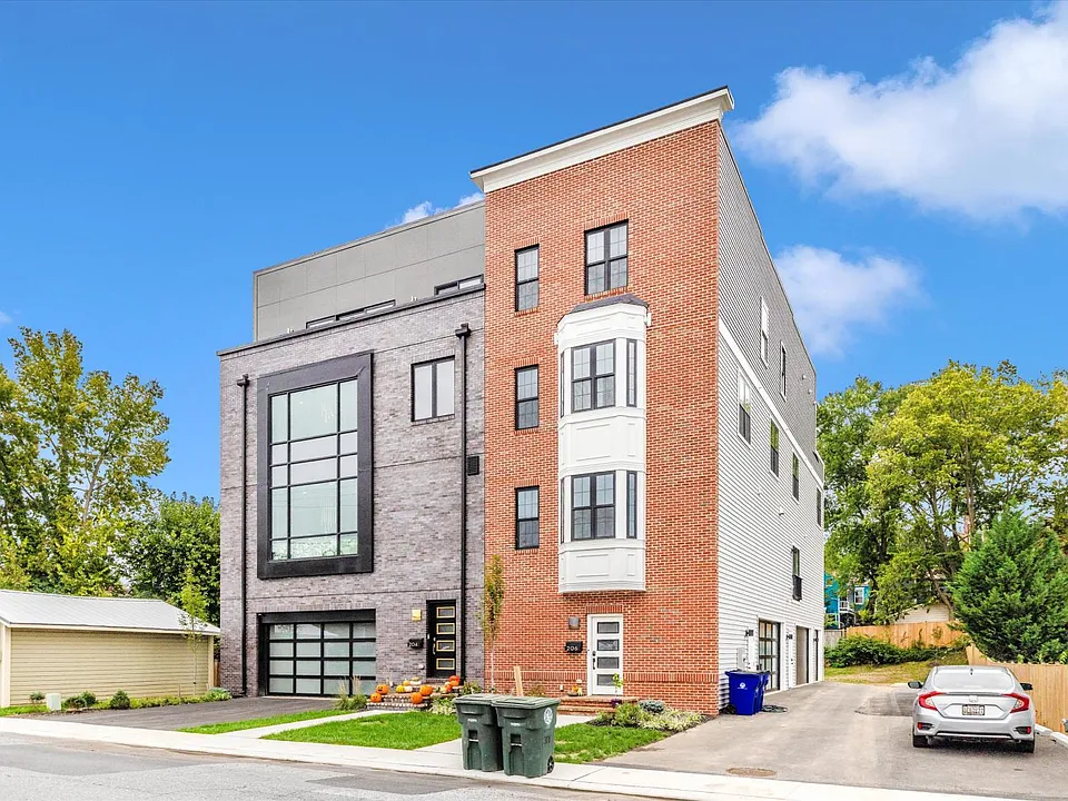 206 Broadway St #4