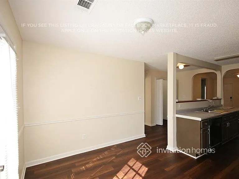 1406 N Hampton Dr — Photo 5